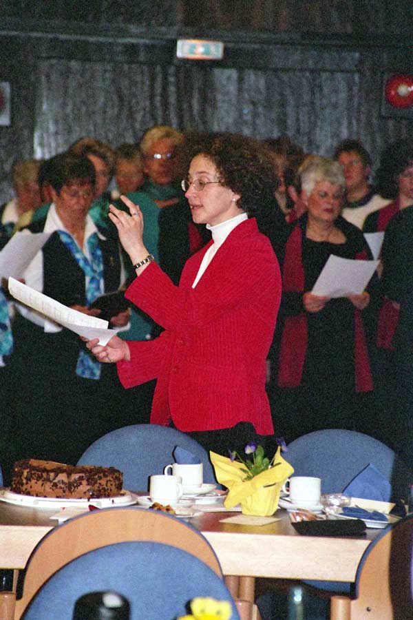 Chorvortrag - Die Chorleiterin in Aktion