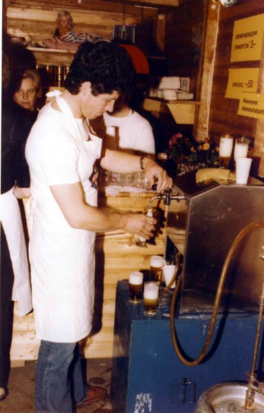 Auch die Variante "Hopfenblütentee" wird ausgeschenkt