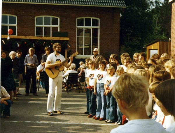 Der Nachwuchs gibt ein Lied zum Besten