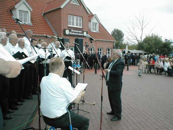 Vor dem Restaurant Klabautermann