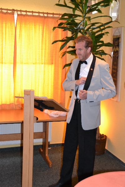 Ob der 1. Vorsitzende Andreas Bruns wohl nervös ist?