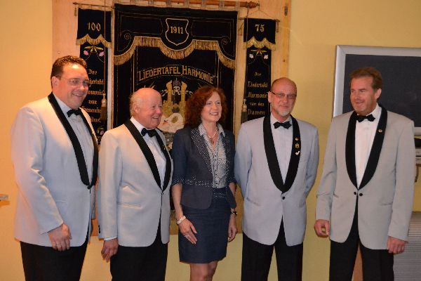 Gruppenbild mit Dame (2)