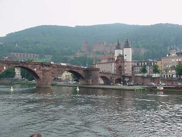 "Eine Flußfahrt, die ist lustig…"