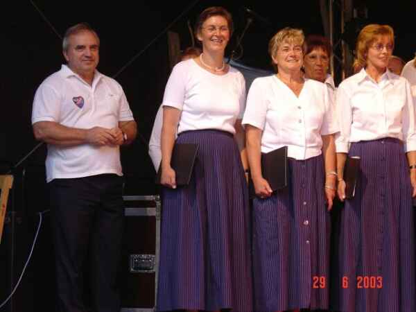 Auf der Bühne, gleich geht es los.