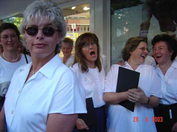 Hier wird sich schon warmgesungen ... oder gelacht