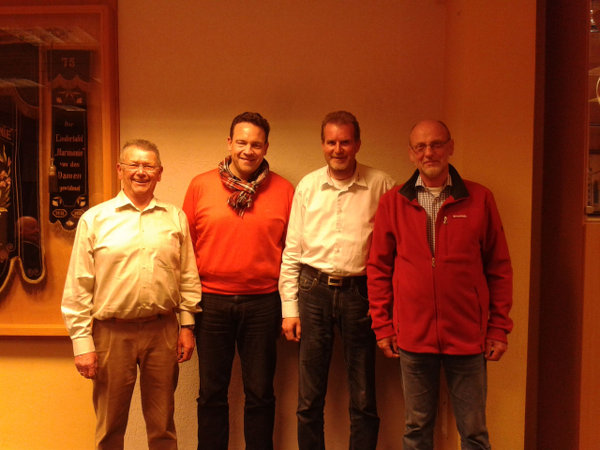 Der alte und neue Vorstand (von links nach rechts): Siegfried Bayer (Schriftführer und Pressewart), Detlef Troff (2. Vorsitzender), Andreas Bruns (1. Vorsitzender) und Bernhard Oltmanns (Kassenwart)
